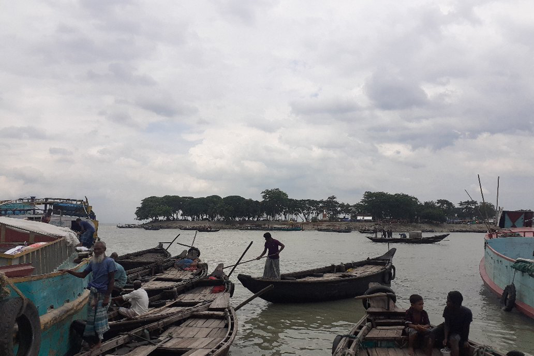 ঘুর্ণিঝড় ‘ইয়াস’ মোকাবিলায়  চাঁদপুরে দুর্যোগ  কমিটির জরুরি সভা