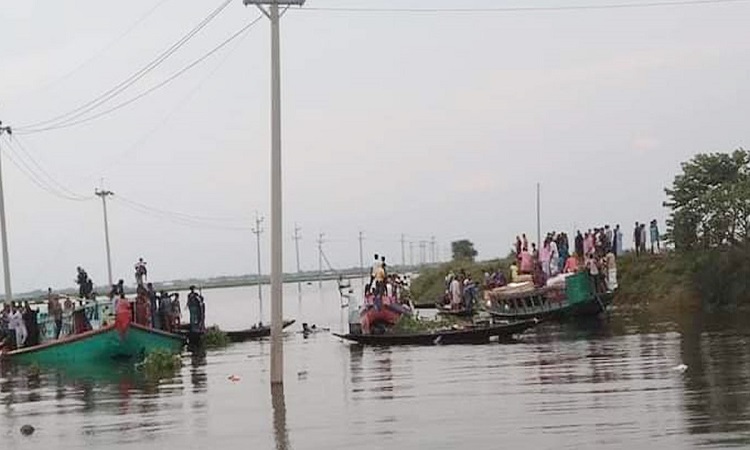 যাত্রীবোঝাই নৌকাডুবি: ১১ মরদেহ উদ্ধার