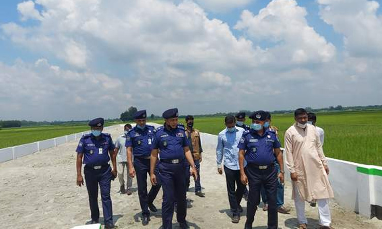 লক্ষ্মীপুরের ১০ হাজার নদীভাঙা মানুষ পাচ্ছে গণকবর ও মসজিদ