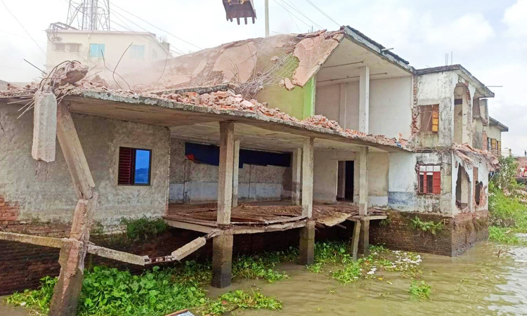 গুড়িয়ে দেওয়া হলো বেলদী বাজারসহ অর্ধশতাধিক স্থাপনা