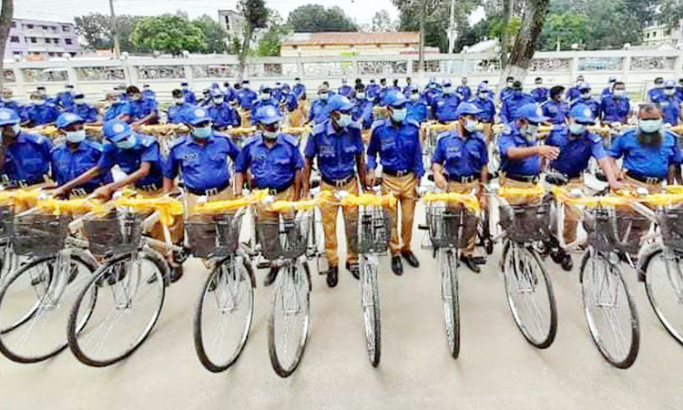 গাইবান্ধায় ১৩০ জন গ্রাম পুলিশকে সাইকেল প্রদান