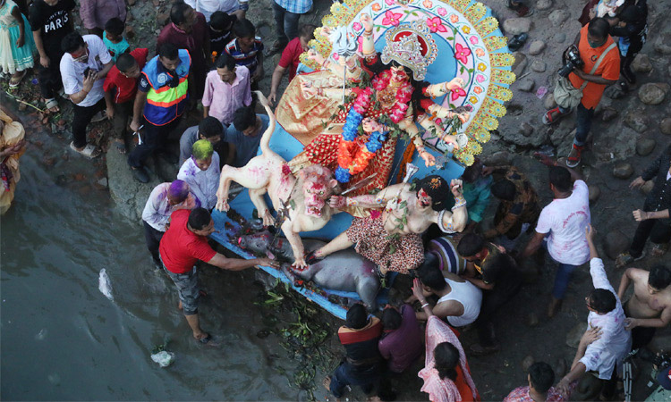 প্রতিমা বিসর্জনে শেষ হলো দুর্গোৎসব