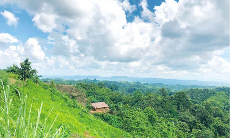 খাগড়াছড়ি পাহাড় ঝর্ণায় মোহনীয়