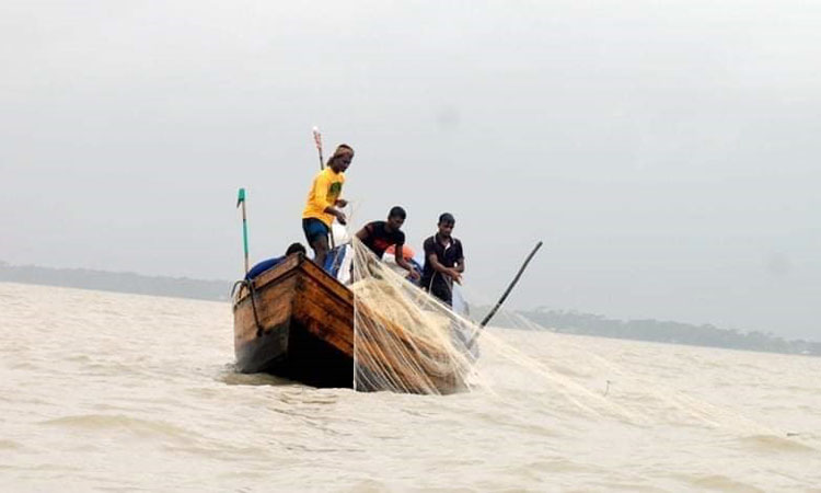 নতুন স্বপ্ন নিয়ে জেলেদের সমুদ্রে যাত্রা