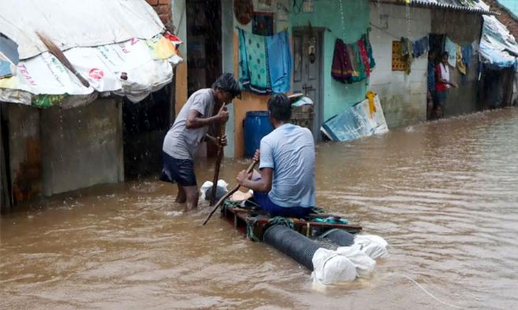 ভারি বৃষ্টিপাতে চেন্নাইয়ের জনজীবন স্থবির 