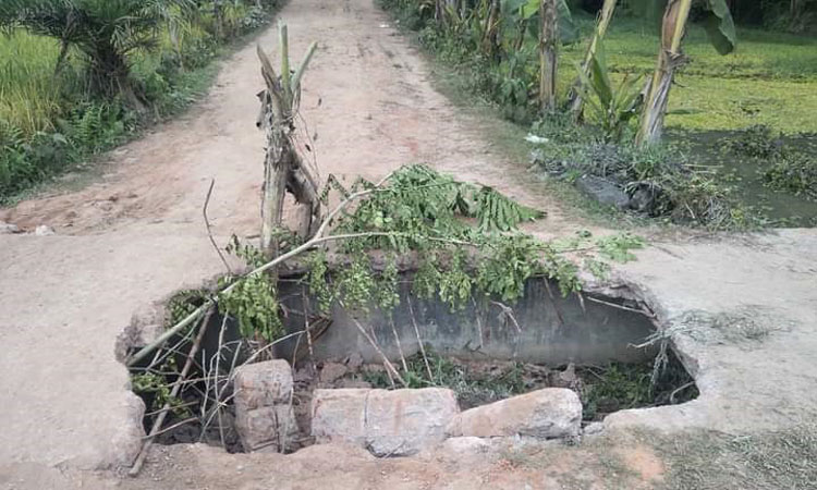 নান্দাইলে কালভার্ট ভেঙ্গে জনদুর্ভোগ চরমে