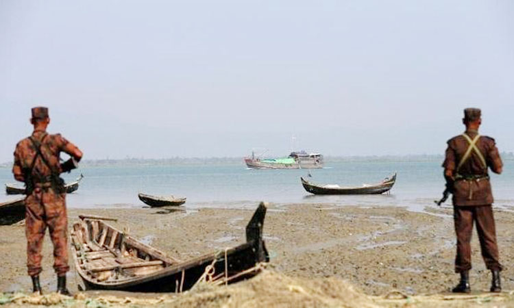 ২২ বাংলাদেশিসহ ৪টি ট্রলার নিয়ে গেছে মিয়ানমার