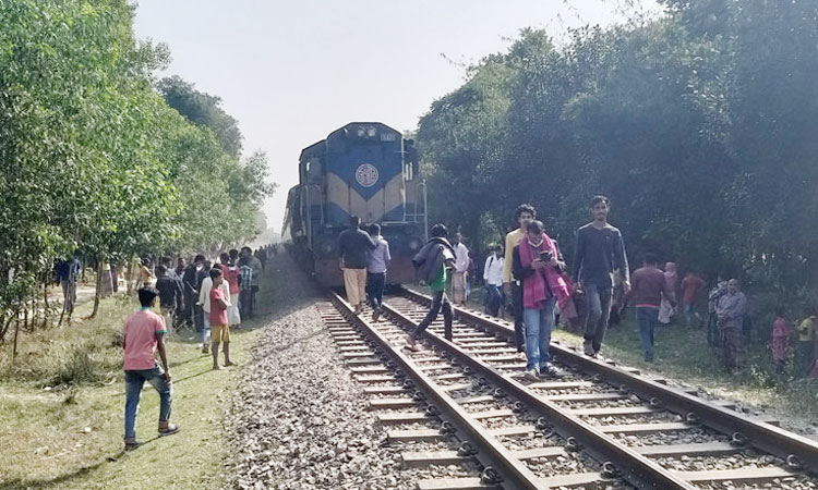 নীলফামারীতে ট্রেনে কাটা পড়ে তিন ভাই বোনসহ নিহত ৪