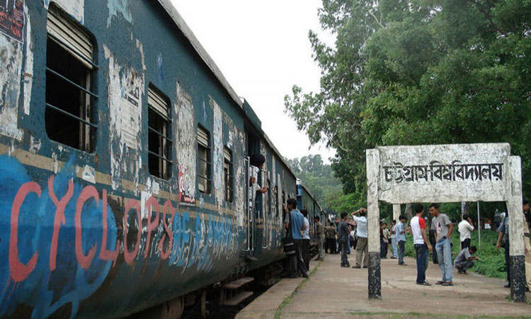 মধ্যরাতে হলের কক্ষ দখল নিয়ে ছাত্রলীগের সংঘর্ষ