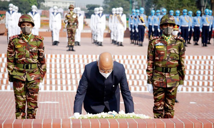 জাতীয় স্মৃতিসৌধে ভারতের রাষ্ট্রপতির শ্রদ্ধা