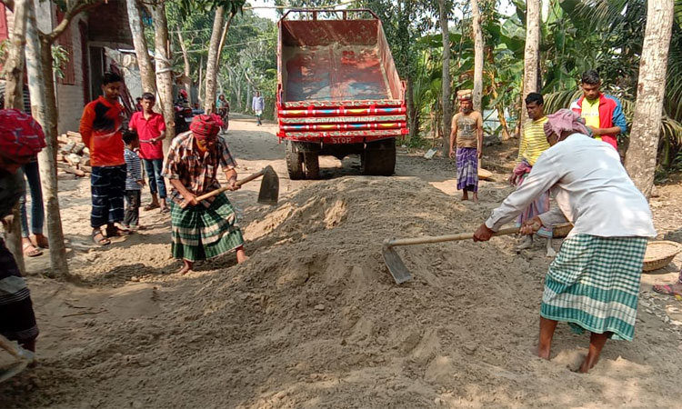 জমি বিক্রি করে মেম্বর প্রার্থীর রাস্তা সংস্কার