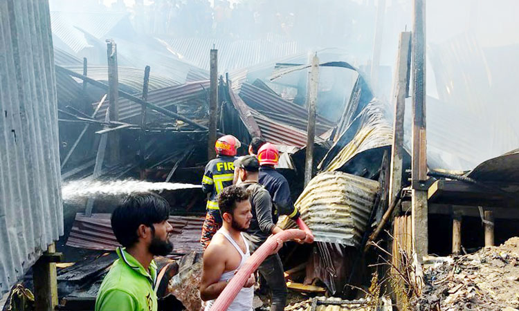 মতলব উত্তরে আগুনে ৭ দোকান পুড়ে ছাই