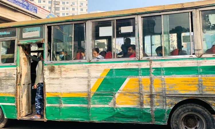 স্বাস্থ্যবিধির নির্দেশনা আছে তদারকি নেই