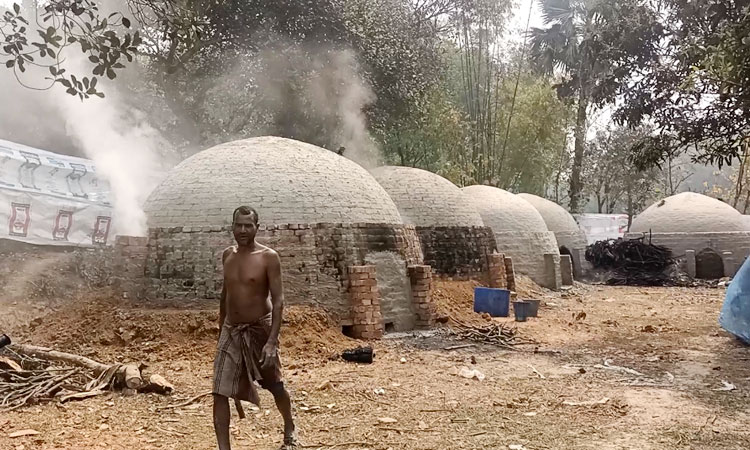 কাপাসিয়ায় অবৈধ কয়লা কারখানার ছড়াছড়ি