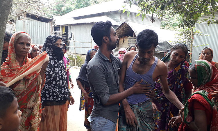 ফুলবাড়ীয়ায় চুরির অপবাদে ৩ জনকে রাতভর নির্যাতন