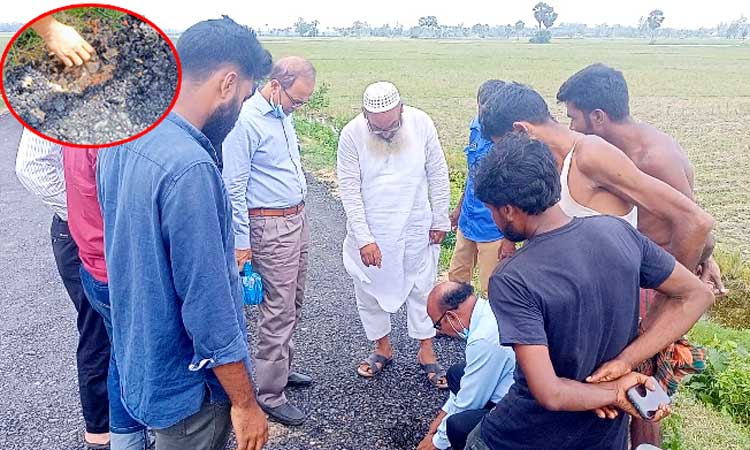 আক্কেলপুরে আঙ্গুলের চাপে উঠে যাচ্ছে রাস্তার পাথর