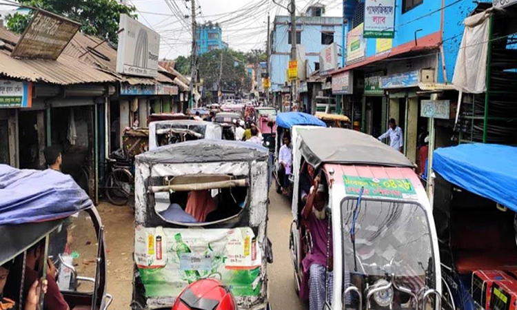 শেরপুরে ইজিবাইকের যানজটে ভোগান্তি চরমে