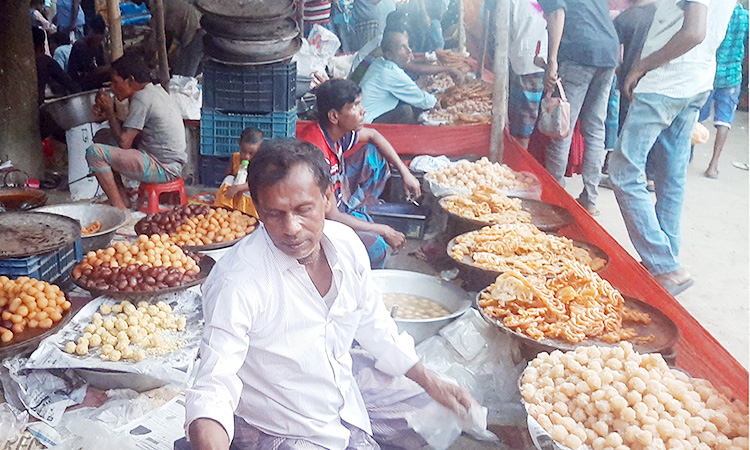 পত্নীতলায় ঐতিহ্যবাহী গ্রামীণ মেলা