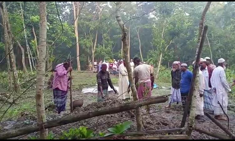 ড্রেজার ডুবে নিহত ৮ শ্রমিকের ৪ জনের দাফন সম্পম্ন