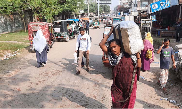 অটোরিকশা শ্রমিকদের দ্বন্দ্ব, ভোগান্তিতে যাত্রীরা