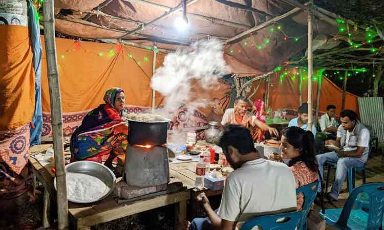 পিঠার ধোয়ায় শীতের হাওয়া