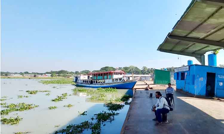 ধর্মঘটে দুর্ভোগে লঞ্চ যাত্রীরা