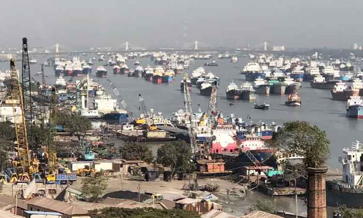 নৌযান শ্রমিকদের ধর্মঘট, চট্টগ্রাম বন্দরে পণ্য খালাস বন্ধ