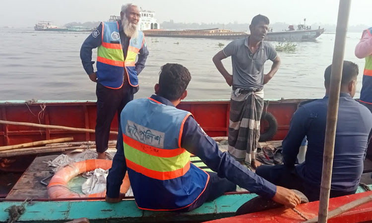 লঞ্চ থেকে পড়ে নিখোঁজ যাত্রী 