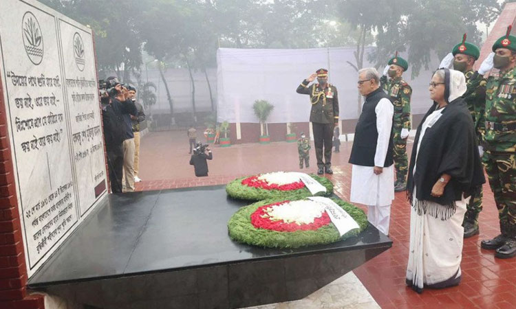 শহীদ বুদ্ধিজীবী দিবসে রাষ্ট্রপতি-প্রধানমন্ত্রীর শ্রদ্ধা