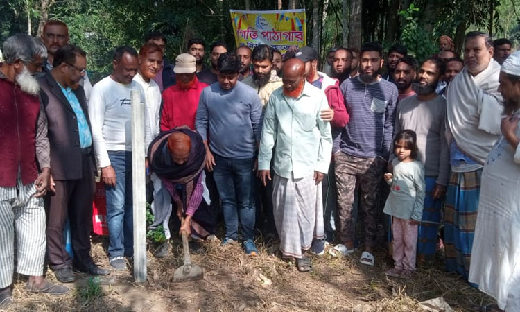 মানিকগঞ্জে প্রগতি পাঠাগার নির্মাণ কাজের উদ্বোধন