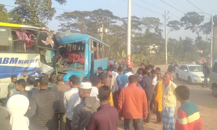 বরিশালে সড়ক দুর্ঘটনায় নিহত ১, আহত ২০