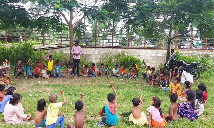 পথশিশুদের শিক্ষাদানে ধর্মীয় মহলের দায়িত্ব