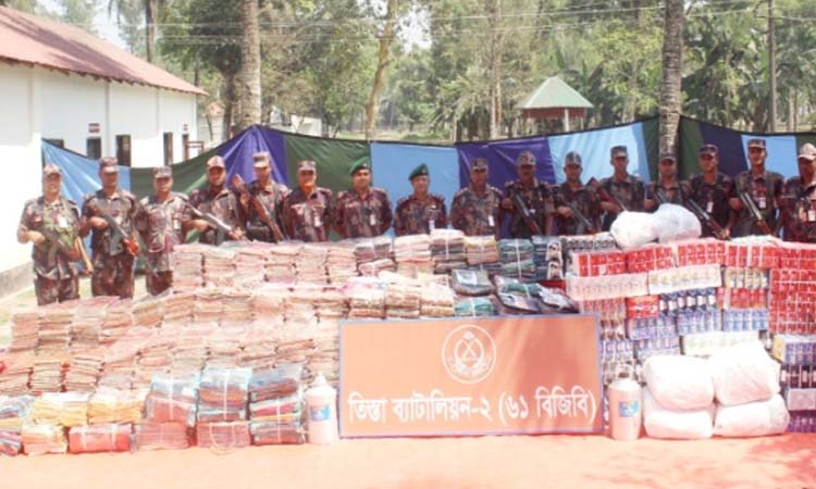 পাথর বোঝাই ট্রাকে মিললো ৩ কোটি টাকার ভারতীয় শাড়ি-থ্রি পিস 