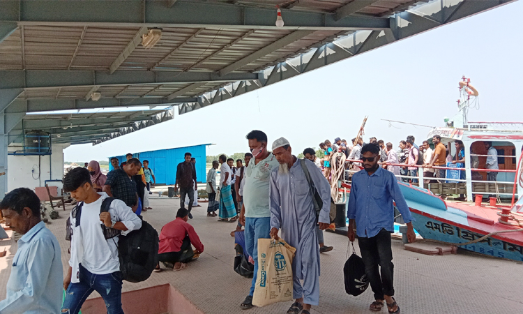 ৫১ ঘণ্টা পর দৌলতদিয়া-পাটুরিয়ায় লঞ্চ চলাচল শুরু