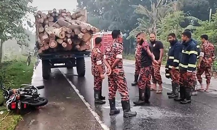 পঞ্চগড়ে ট্রাক্টরের ধাক্কায় তিন মোটরসাইকেল আরোহী নিহত