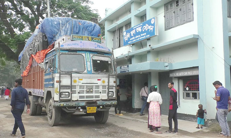 হিলি বন্দরে আমদানি-রফতানি বন্ধ 