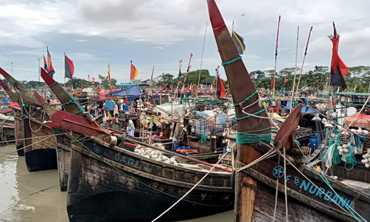 বৈরী আবহাওয়ায় হতাশ বাউফলের জেলেরা