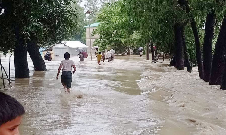 কক্সবাজারে শতাধিক গ্রাম প্লাবিত, পাহাড় ধসের শঙ্কা