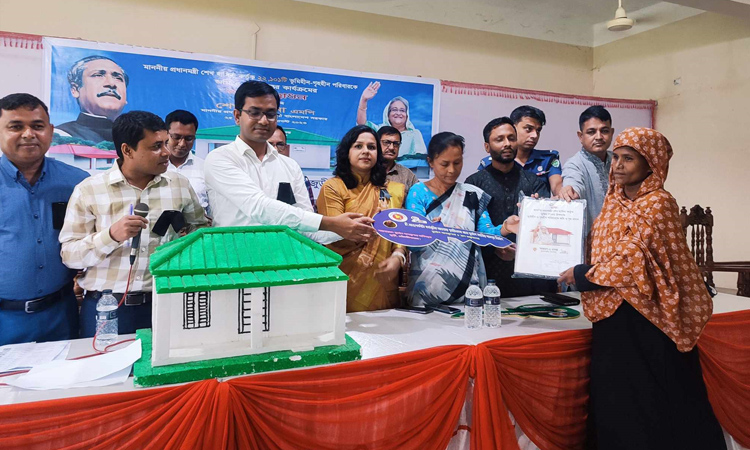 জুড়ীতে প্রধানমন্ত্রীর উপহারের ঘর পেল আরও ৭৫ পরিবার 