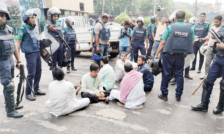 চট্টগ্রামে পুলিশের সঙ্গে জামায়াত-শিবিরের সংঘর্ষ