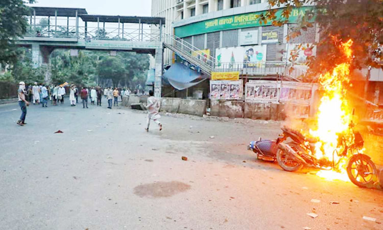 সাঈদীর মরদেহবাহী অ্যাম্বুলেন্স ঘিরে হামলা, মামলায় আসামি ৫০০০