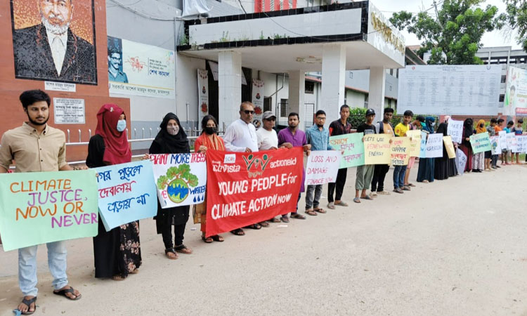 জলবায়ু পরিবর্তন মোকাবিলার দাবিতে মানববন্ধন