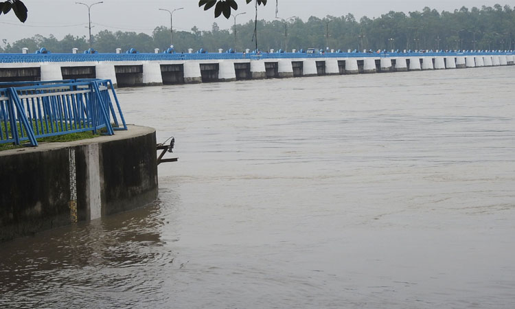 ভাঙল তিস্তার বাঁধ, উত্তরাঞ্চলে বড় বন্যার আশঙ্কা