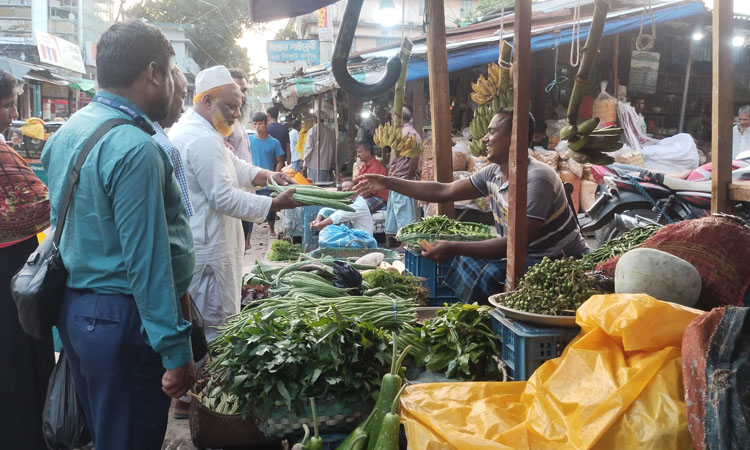 দ্রব্যমূল্যের ঊর্ধ্বগতিতে নাকাল দিনমজুররা