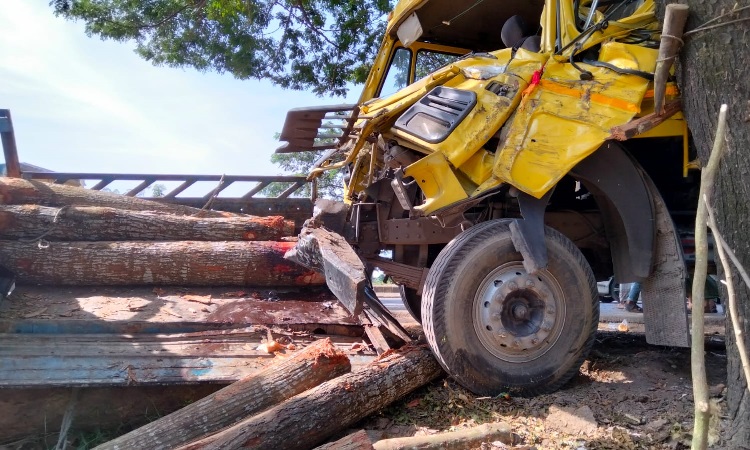 মিরসরাইয়ে কাভার্ডভ্যানের ধাক্কায় নিহত ২