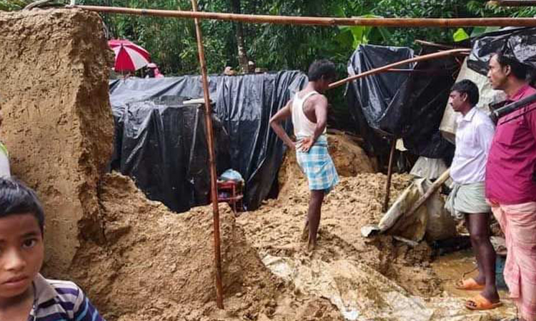 টেকনাফে দেয়ালচাপায় একই পরিবারের ৪ জন নিহত