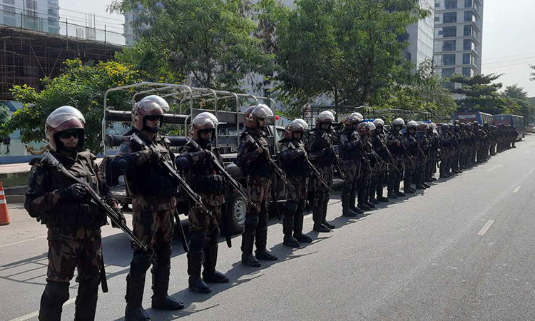 আইনশৃঙ্খলা রক্ষায় সারা দেশে ২৩৩ প্লাটুন বিজিবি মোতায়েন