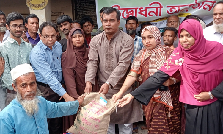 গৌরীপুরে প্রণোদনা পেলেন প্রায় ৮ হাজার কৃষক