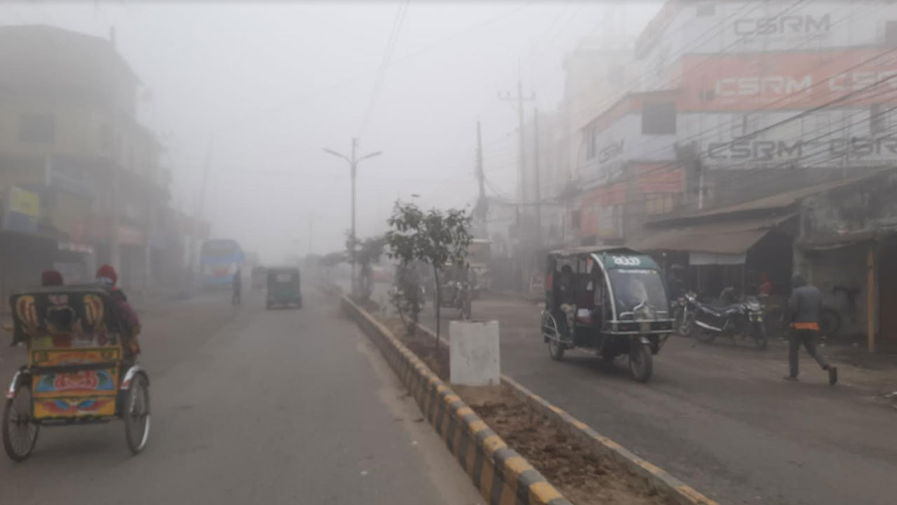 সিরাজগঞ্জে বৃষ্টির মত পড়ছে কুয়াশা