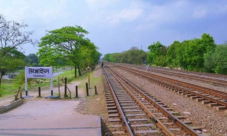 ট্রেনে কাটাপড়া যুবকের খণ্ডিত মরদেহ উদ্ধার